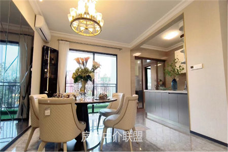 东城名景3室2厅2卫131平，毛坯送车位，价格可谈